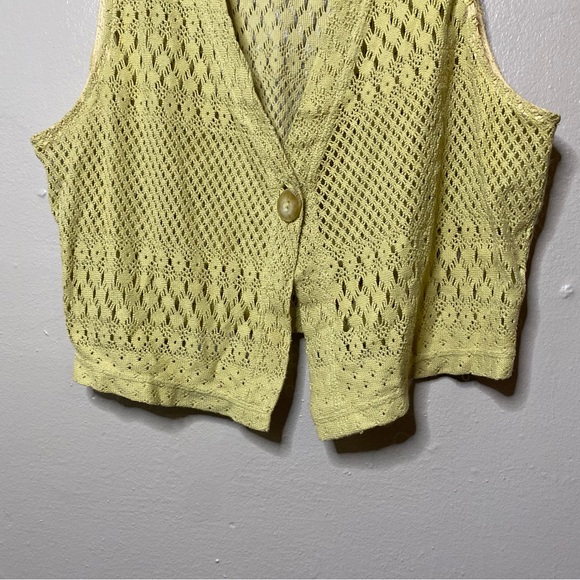 Vintage Green Crochet Knit Cropped Boho Whimsigoth Sweater Vest Size Medium - Picture 3 of 5